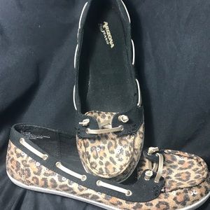 Arizona cute leopard loafer shoes.